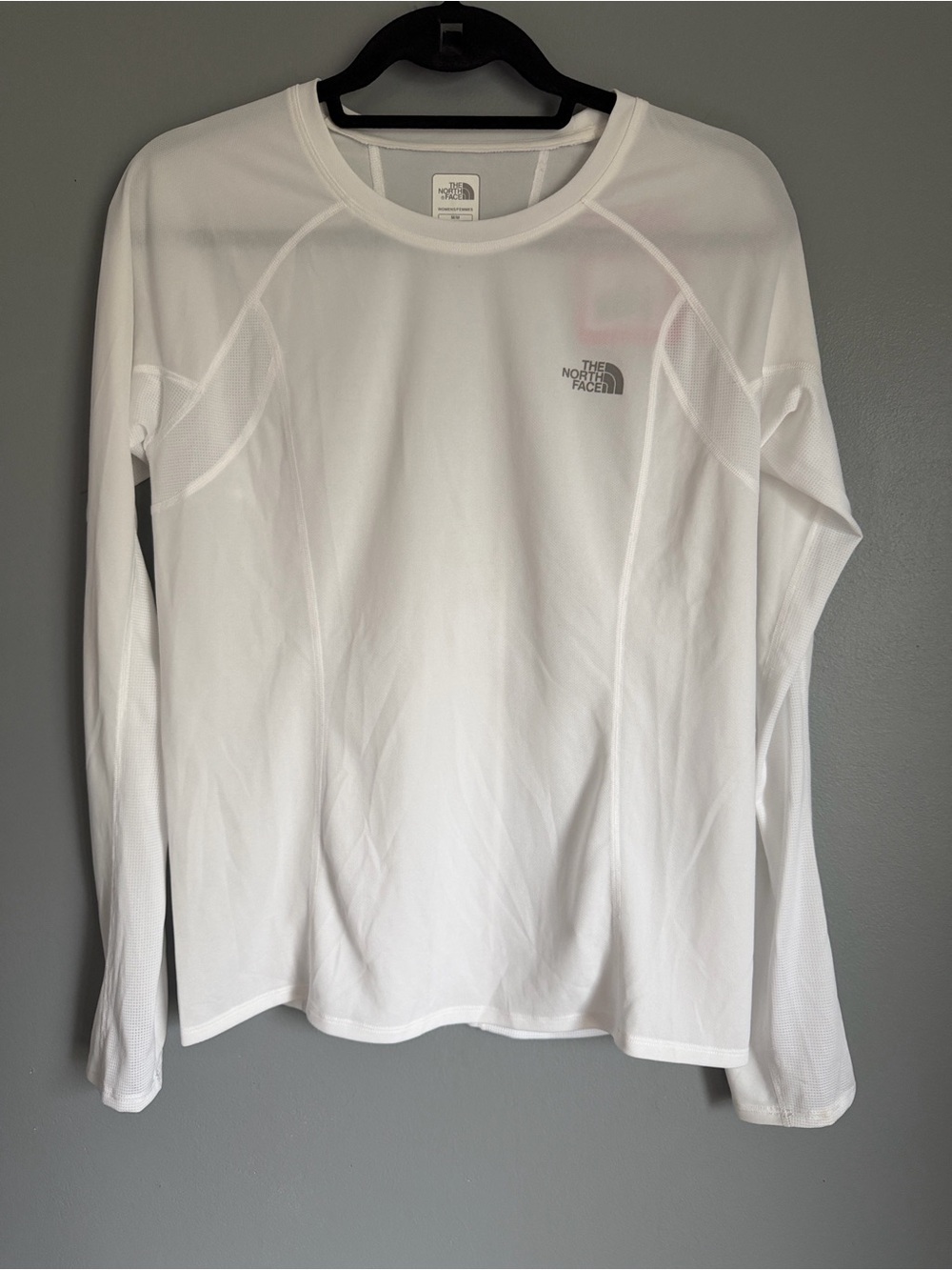 The North Face Women’s White Long-Sleeve Performance Athletic Base Layer Top Med